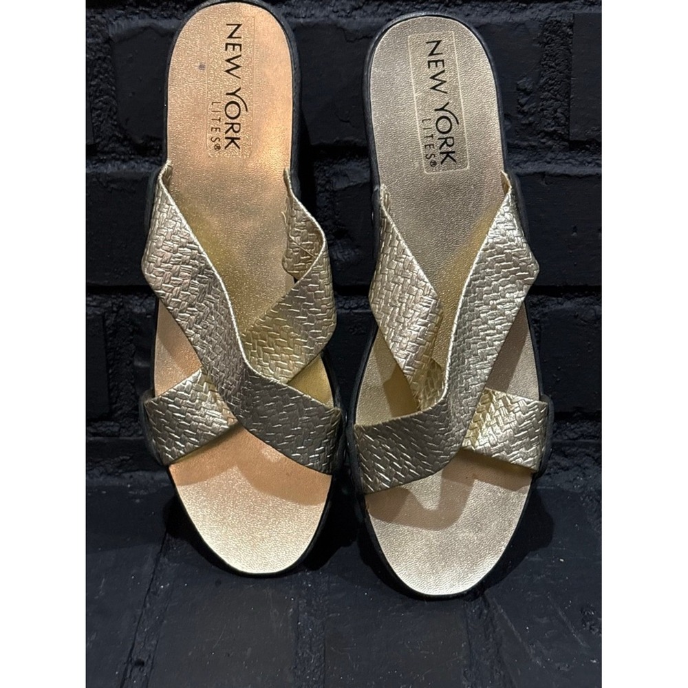 New York Lites Womens Metallic Gold Woven Crisscross Wedge Slide Sandals Size 9
